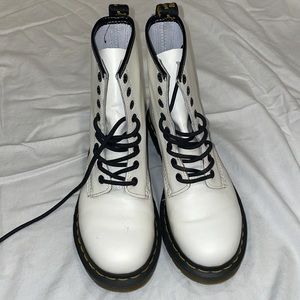 WHITE DR MARTENS SIZE 7 WORN TWICE